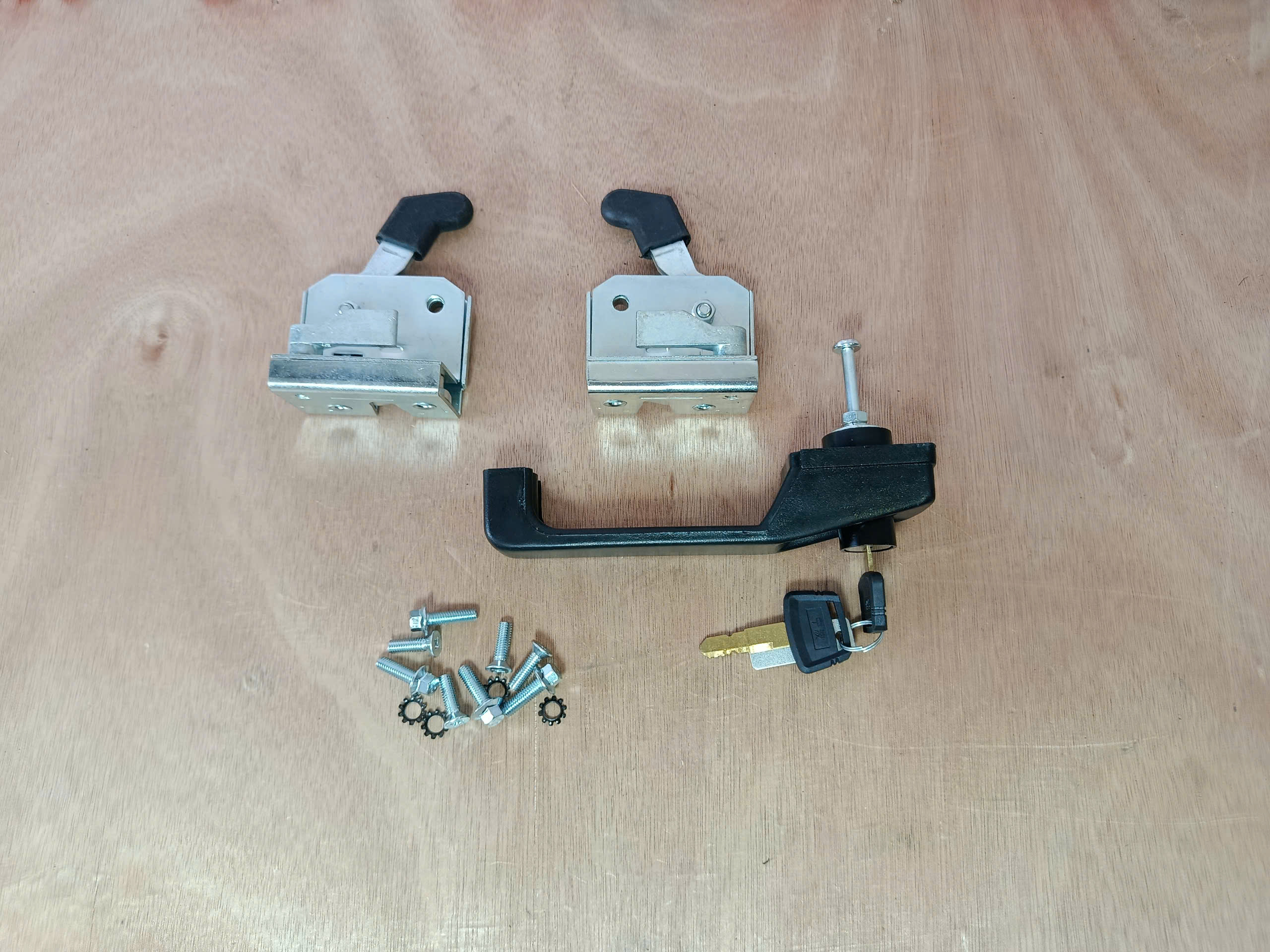 bọ khoá cửa cabin xe xúc lật