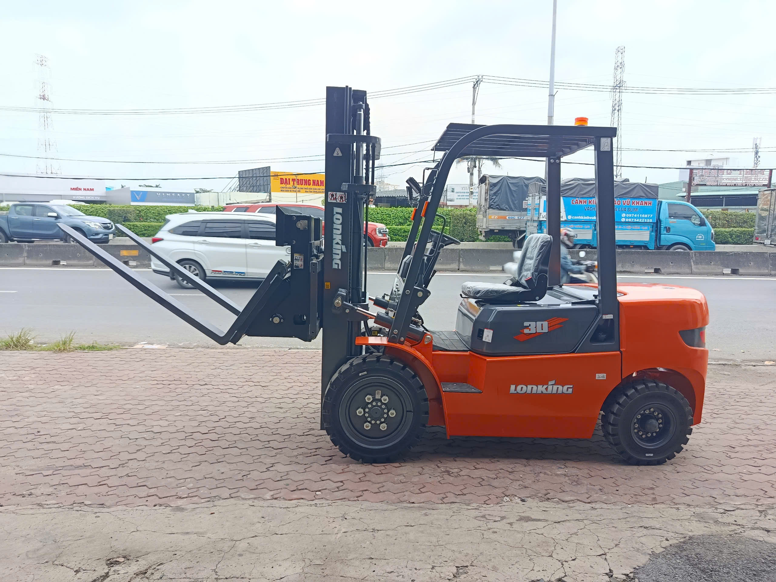 xe nâng lonking 3 tấn gật gù