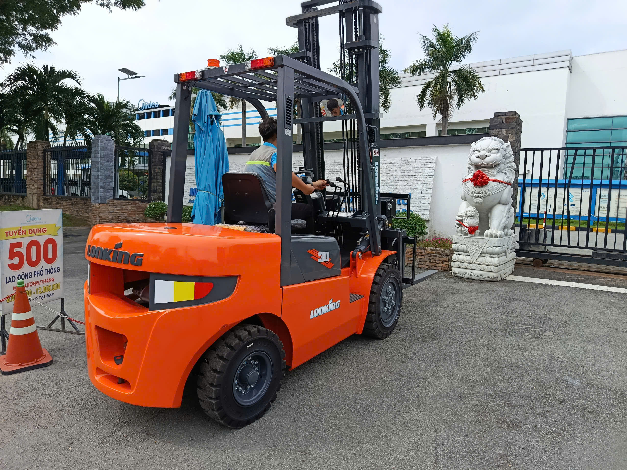xe nâng 3 tấn gật gù