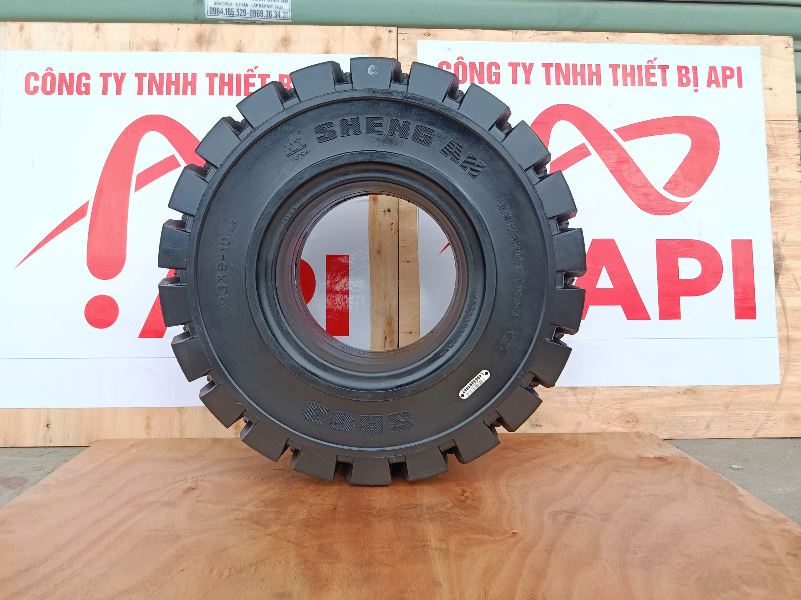 vỏ đặc xe nâng 23x9