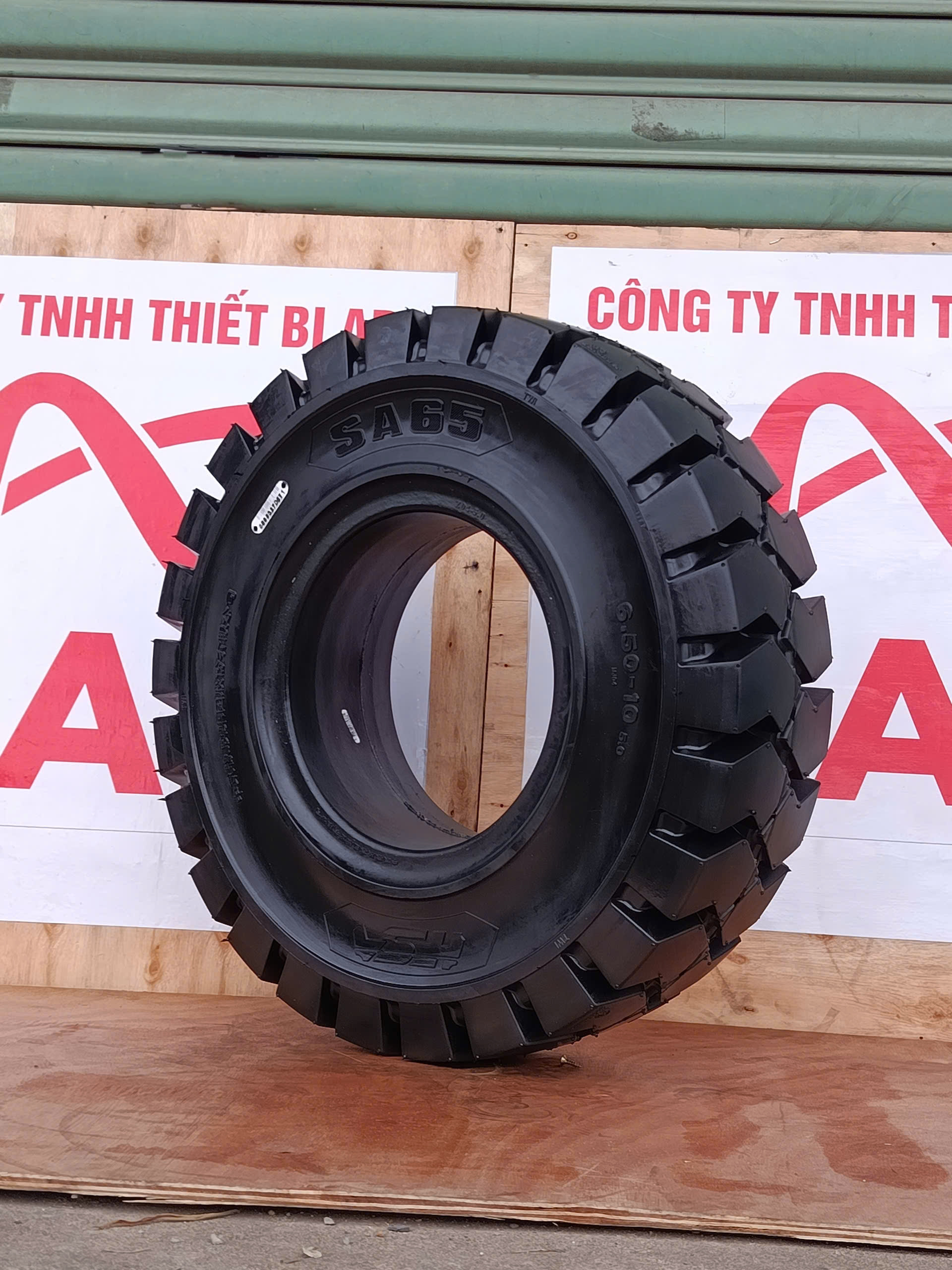 vỏ đặc xe nâng 650-10