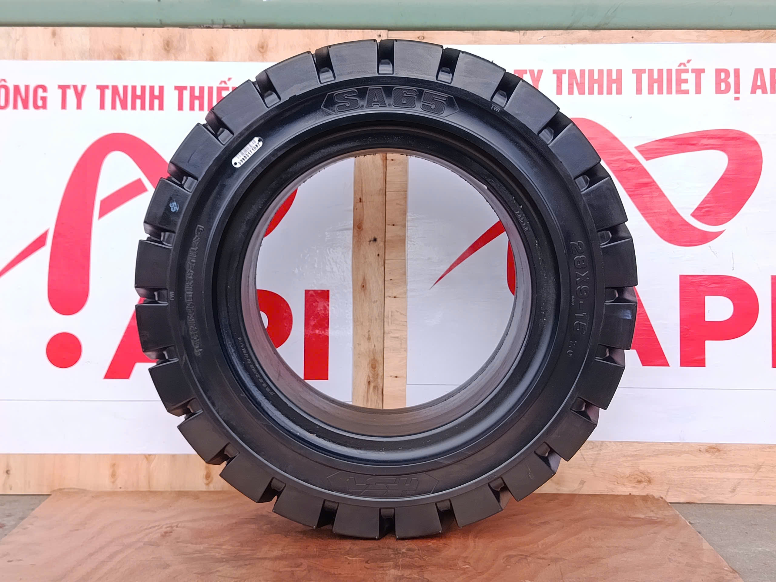 Vỏ xe nâng 28x9-15