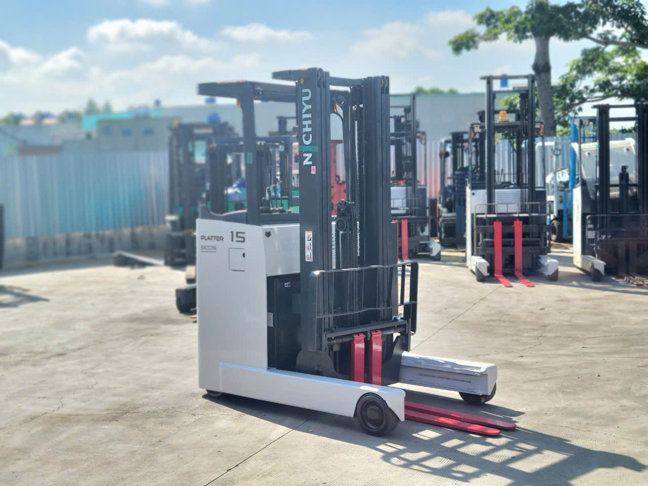 xe nâng điện đứng lái 1,5 tấn