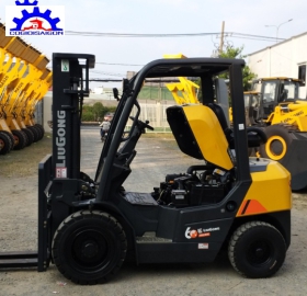 xe nâng dầu 3 tấn