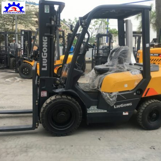 xe nâng dầu 3 tấn