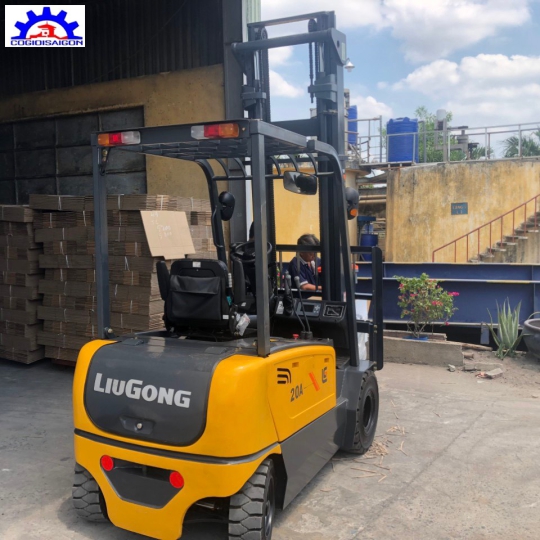 Giá Xe Nâng Điện Nhà Kho 2 Tấn Tại Tp. HCM