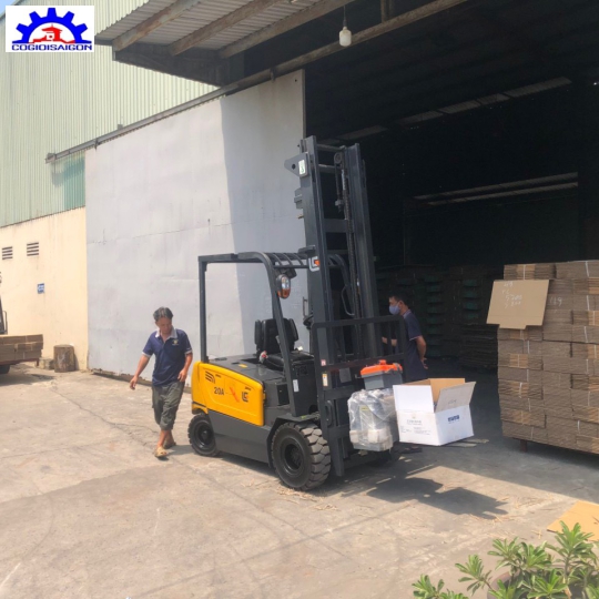 Giá Xe Nâng Điện Nhà Kho 2 Tấn Tại Tp. HCM