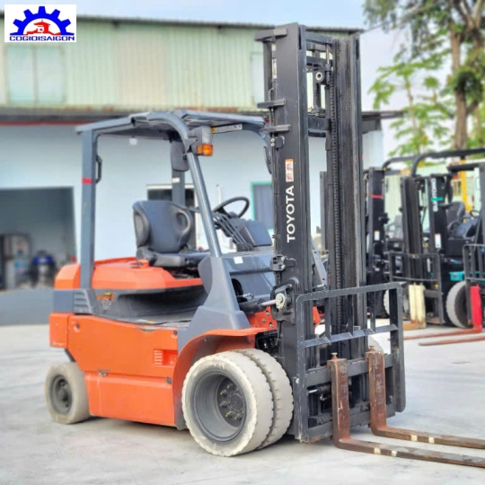 Xe Nâng ĐiệnTOYOTA 2 Tấn 5  Đời 2014 Khung Cao 4M